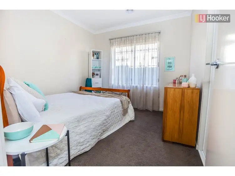Seventh view of Homely house listing, 10 Moxie Rd, Craigieburn VIC 3064