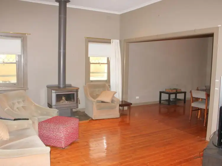 Second view of Homely house listing, 5 Briggs Court, Alexandra VIC 3714