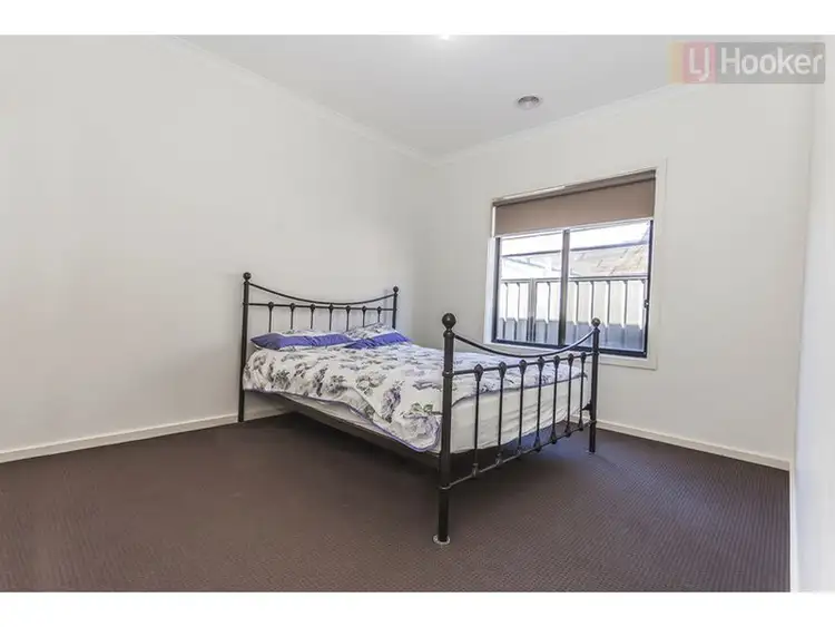 Seventh view of Homely house listing, 5 Folger Rd, Craigieburn VIC 3064
