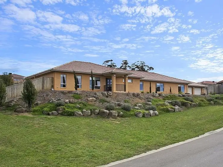 14 Carmelo Court, Hidden Valley VIC 3756
