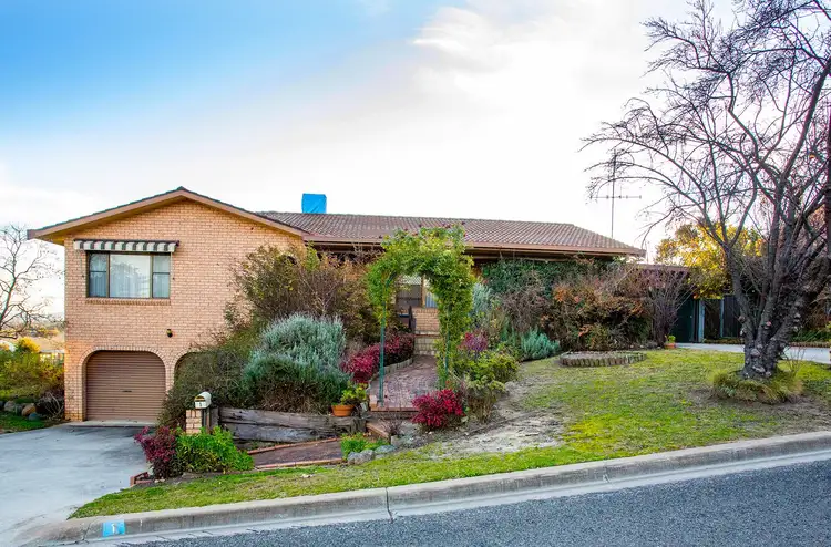 1 Lowan Place, Cowra NSW 2794