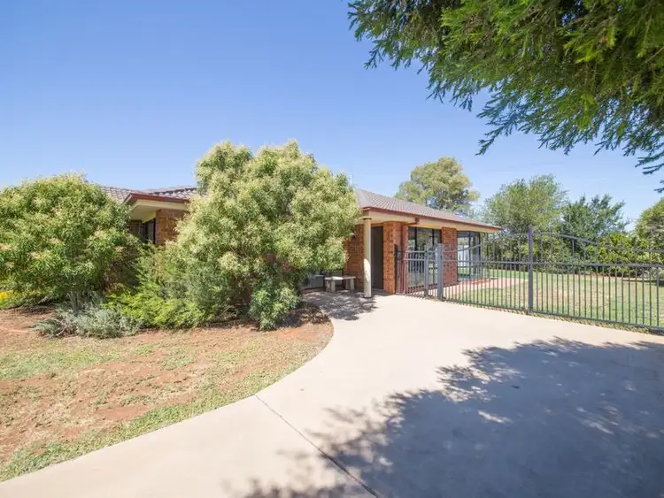 98 Twickenham Drive, Dubbo NSW 2830