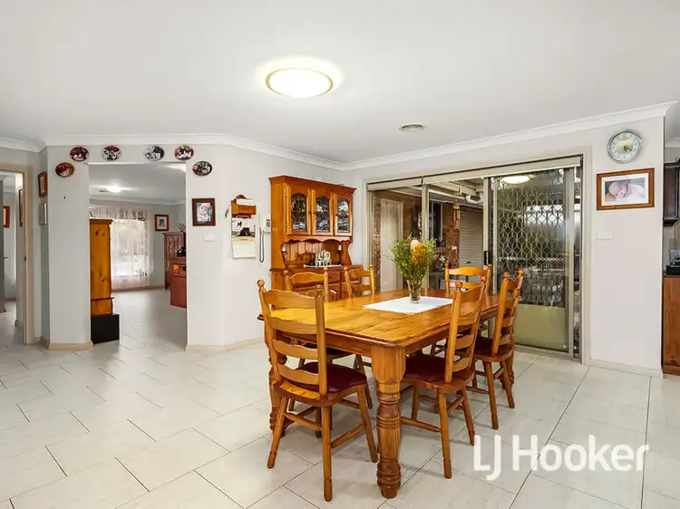Fifth view of Homely house listing, 8 Monivae Court, Seabrook VIC 3028