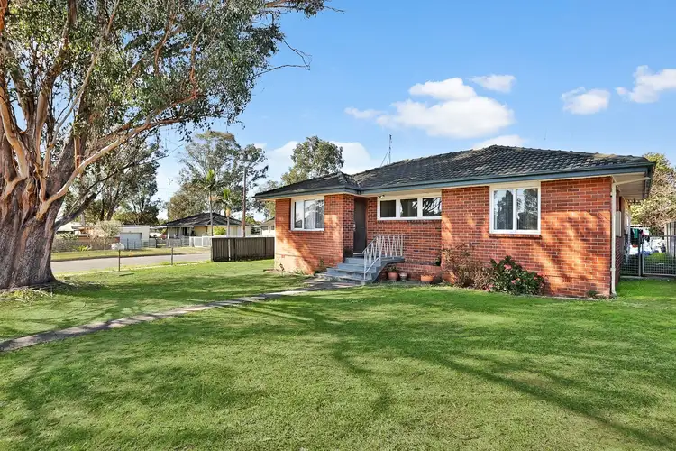 1 Mendana Street, Lethbridge Park NSW 2770