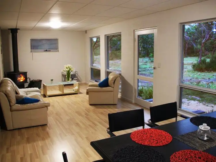 15 Centre Road, Raymond Island VIC 3880