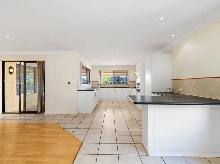 Fifth view of Homely house listing, 2 McFarlane Close, Willetton WA 6155