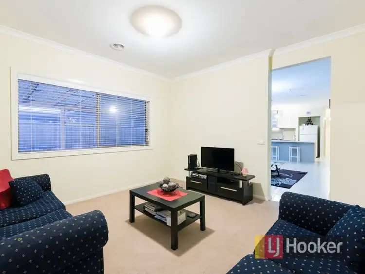 Sixth view of Homely house listing, 8 Silverleaf Crescent, Officer VIC 3809