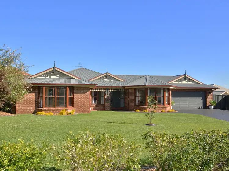 3 Carellen Close