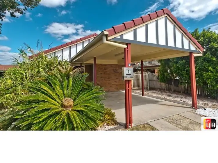5 Camphor Laurel Close