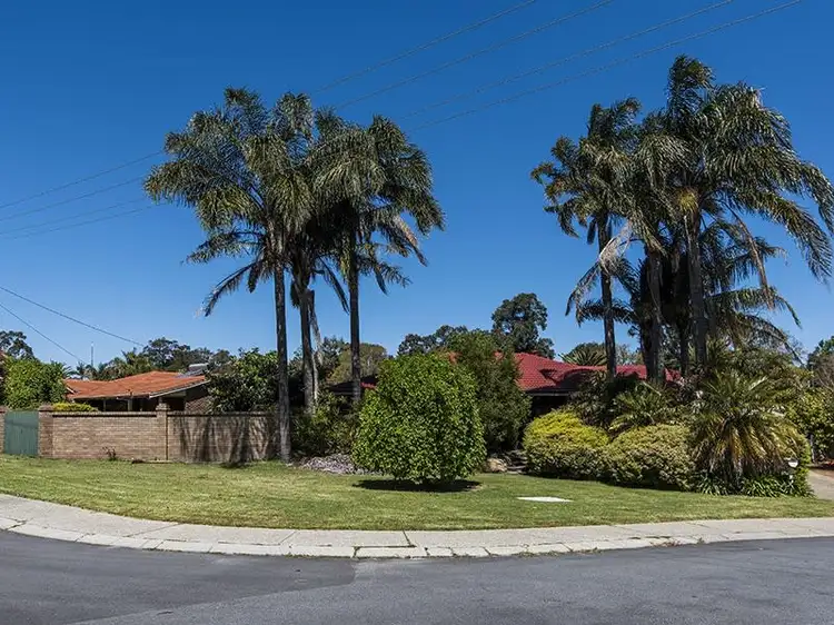 22 Hunter Drive, Lesmurdie WA 6076