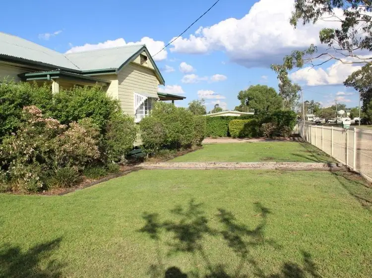 15 Hoffman Street, Roma QLD 4455