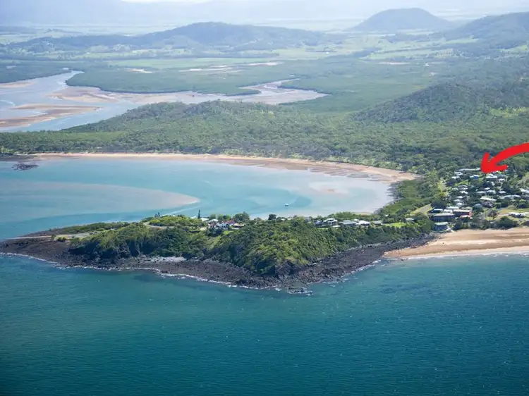 10 Ferries Terrace, Sarina Beach QLD 4737
