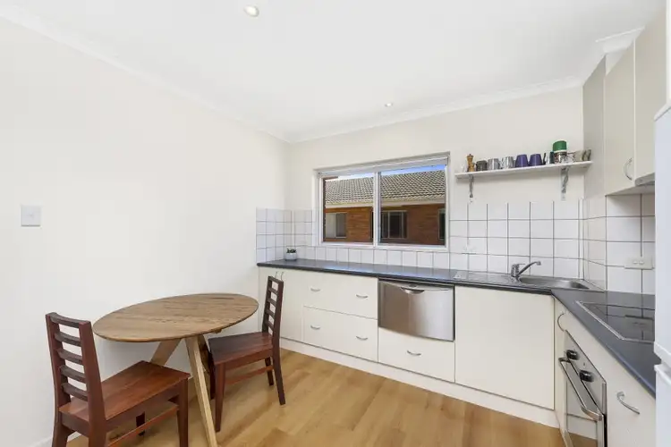 8/3 Carroll Street, Hughes ACT 2605