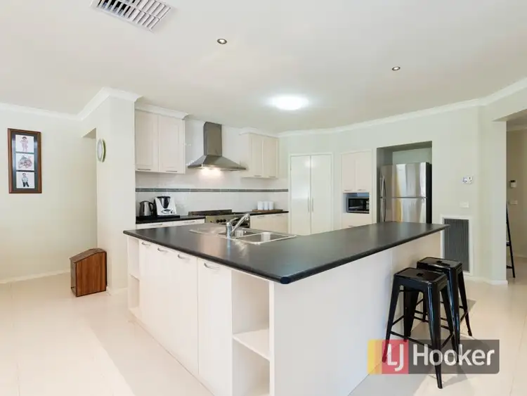 Second view of Homely house listing, 4 Malouf Court, Pakenham VIC 3810