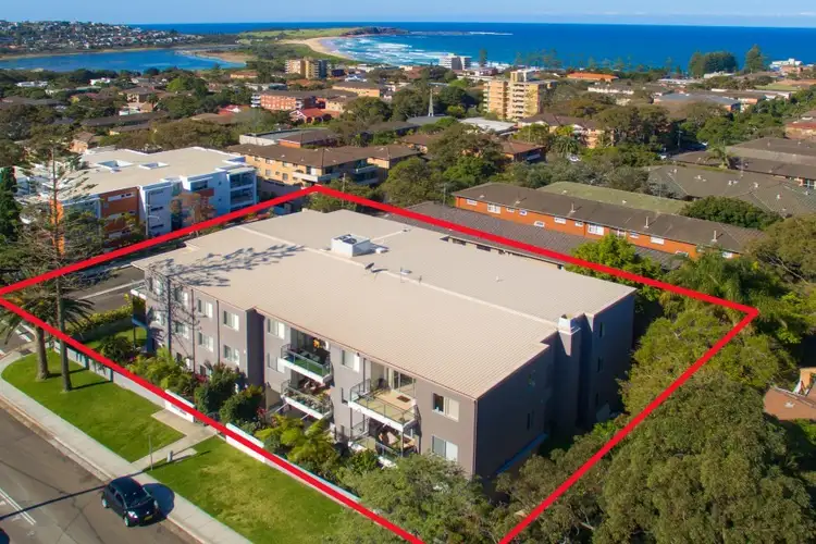 Main view of Homely unit listing, 17/6 The Crescent, Dee Why NSW 2099