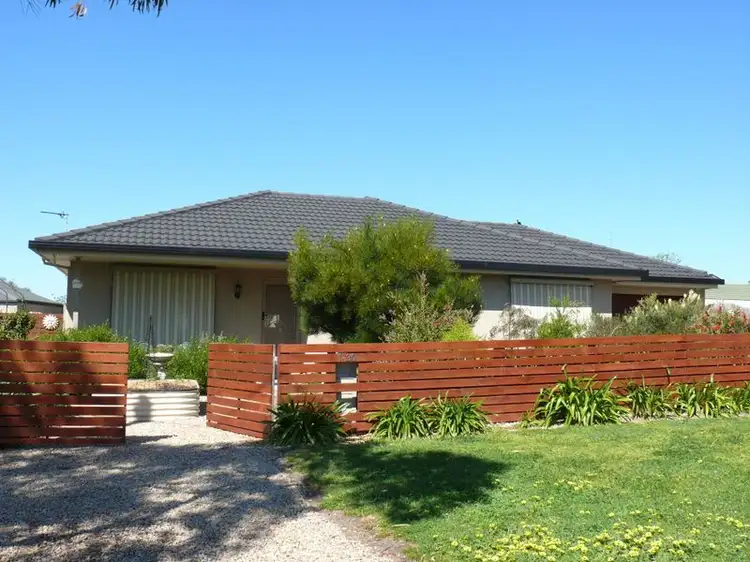 1/30 Toonalook Parade, Paynesville VIC 3880