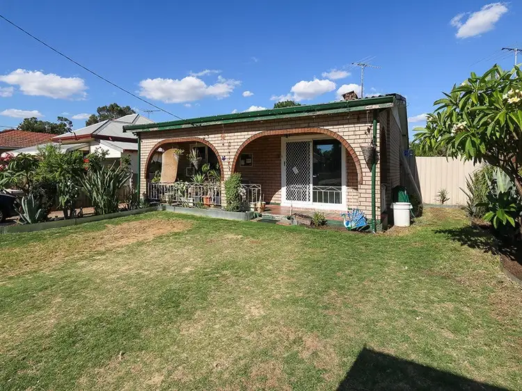 14 Victoria Parade, Midvale WA 6056