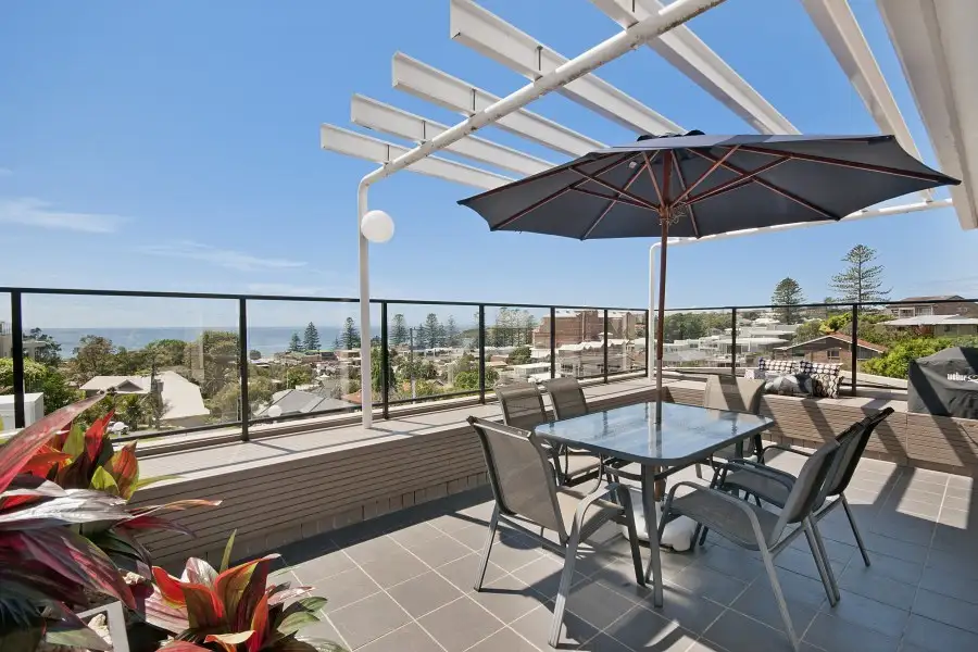 Main view of Homely unit listing, 2/32 Campbell Crescent, Terrigal NSW 2260