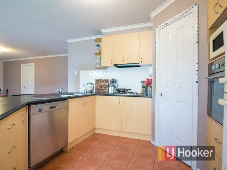 Fifth view of Homely house listing, 2 Ashwood Grove, Pakenham VIC 3810
