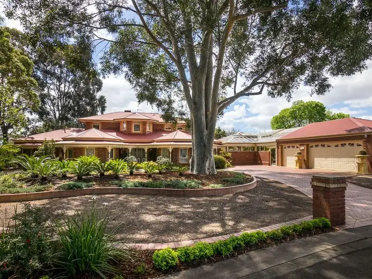 15-17 Sanctuary Close, Werribee VIC 3030