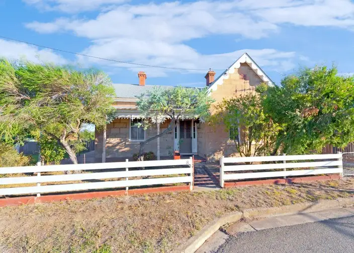 8 Cooma Avenue, Goulburn NSW 2580