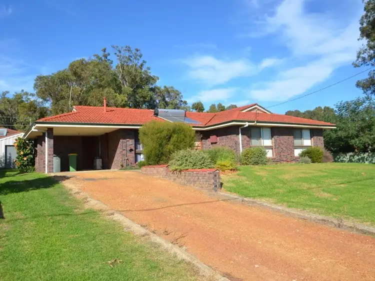 8 Greenfields Road, Harvey WA 6220