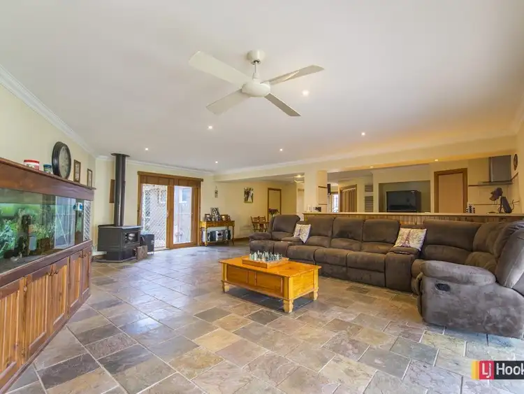 Fifth view of Homely house listing, 10 Watchet Court, Craigieburn VIC 3064