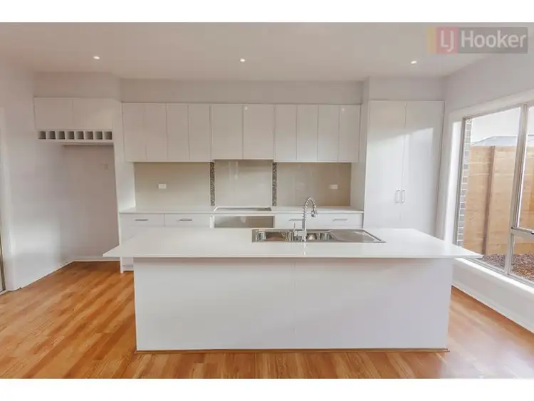 Fourth view of Homely townhouse listing, 7 Dashing Rd, Craigieburn VIC 3064