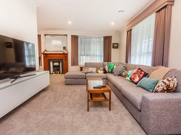 Seventh view of Homely house listing, 1 Hull Court, Greenvale VIC 3059