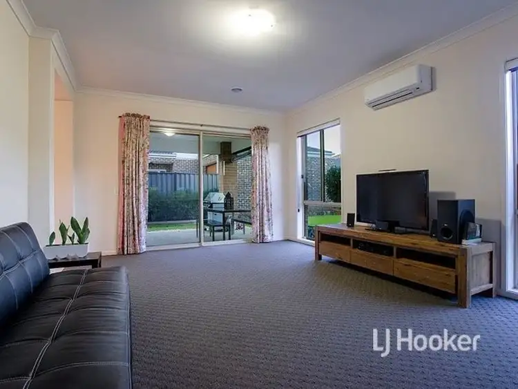 Sixth view of Homely house listing, 6 Shirley Court, Point Cook VIC 3030
