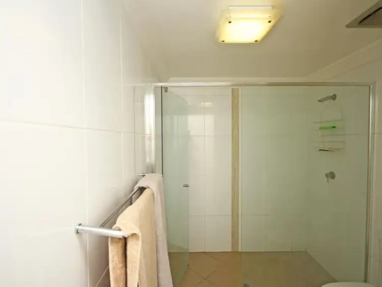 Sixth view of Homely unit listing, 8/204 Wellington Road, Kangaroo Point QLD 4169