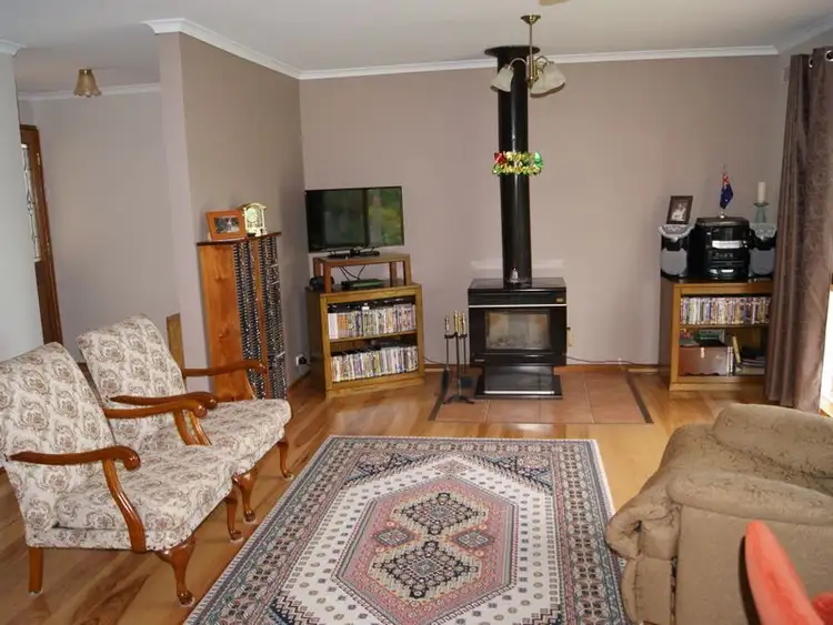 Second view of Homely house listing, 4 Bankin Court, Bairnsdale VIC 3875