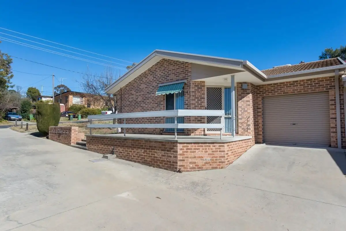 Main view of Homely townhouse listing, 1/27 O'Hanlon Road, Queanbeyan NSW 2620