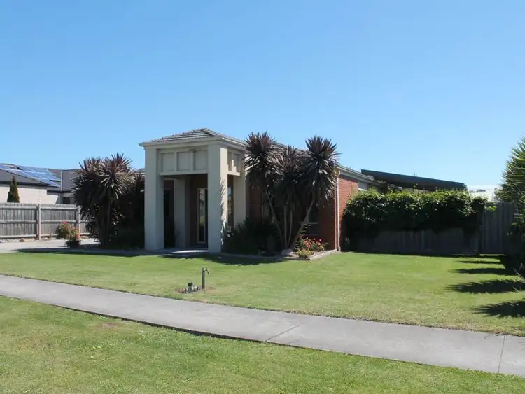 Second view of Homely house listing, 11 Mistana Court, Bairnsdale VIC 3875
