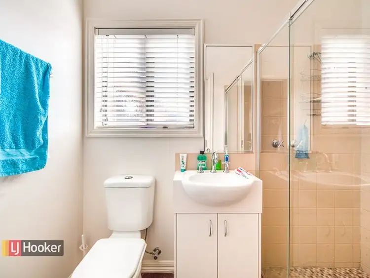 Seventh view of Homely unit listing, 6/17 ELIZABETH ST, Cranbourne North VIC 3977