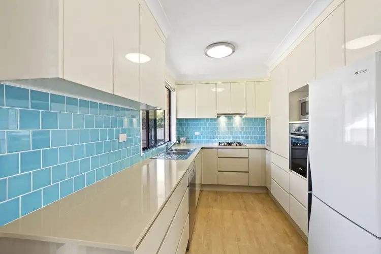 4 Annie Close, Bateau Bay NSW 2261