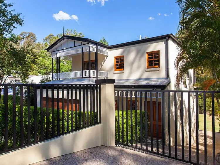 18 Henry Street, Chapel Hill QLD 4069
