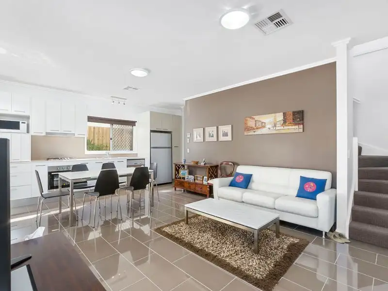 Main view of Homely townhouse listing, 1/10 Lynne Grove Avenue, Corinda QLD 4075