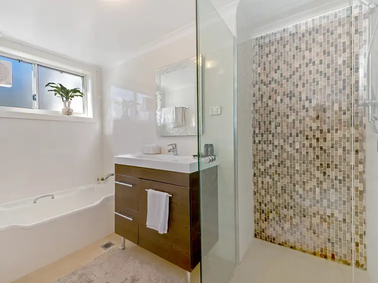 Sixth view of Homely unit listing, 2/17 Barnhill Road, Terrigal NSW 2260
