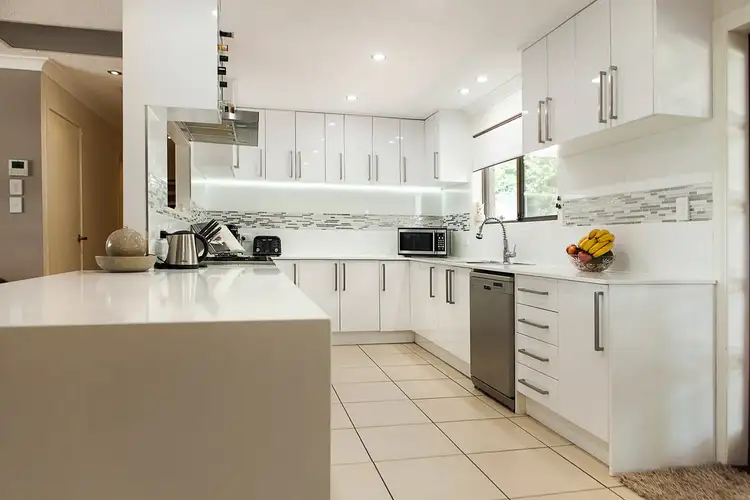 8 Aberdeen Court, Highland Park QLD 4211