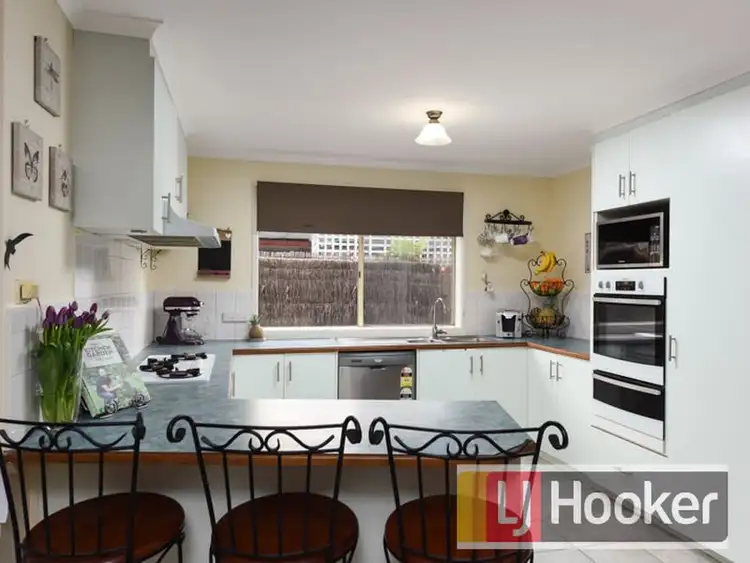 Second view of Homely house listing, 7 Kew Court, Narre Warren VIC 3805