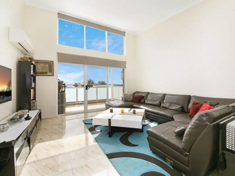 Main view of Homely unit listing, 33/518-522 Woodville Road, Guildford NSW 2161
