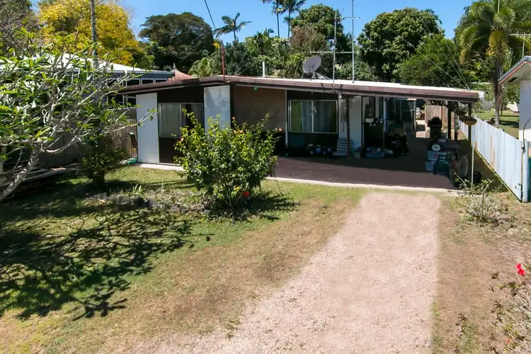 68 Christensen Street, Machans Beach QLD 4878