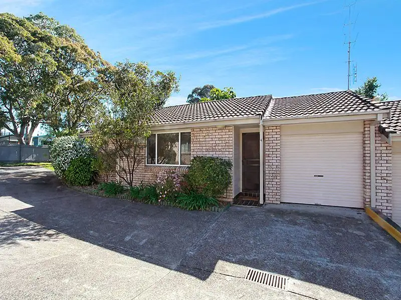Main view of Homely villa listing, 4/14-16 Ocean View Road, Gorokan NSW 2263