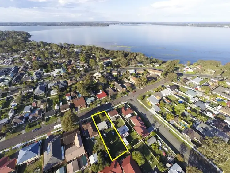 16 Suncrest Parade, Gorokan NSW 2263