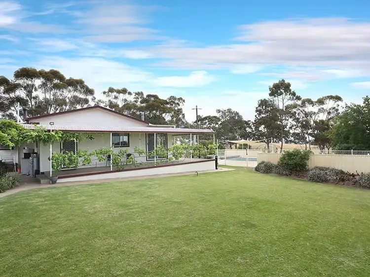 65 Muanu Road Spring Gully, Clare SA 5453