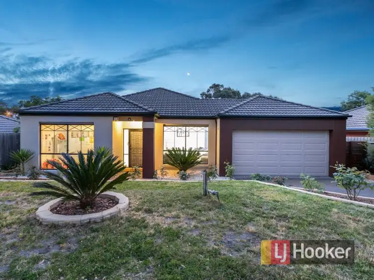 18 St Bernards Crescent, Lynbrook VIC 3975