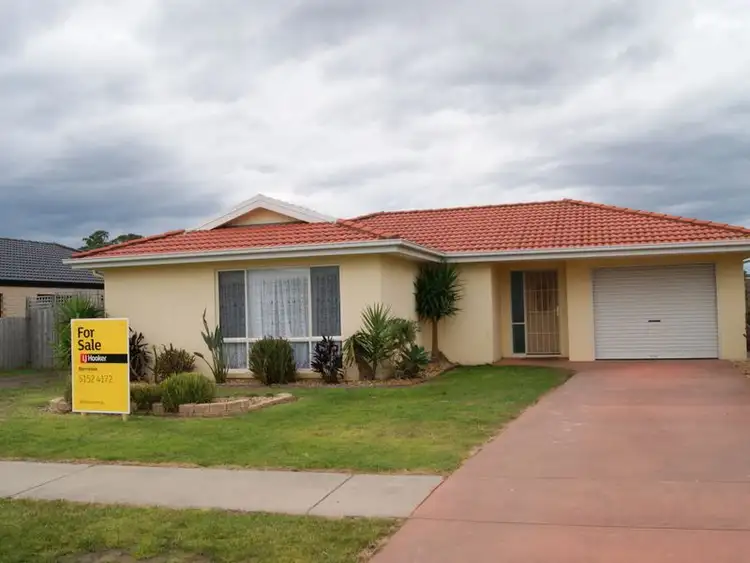 9 Balmoral Crescent, Bairnsdale VIC 3875