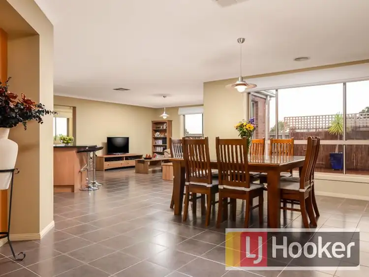 Fifth view of Homely house listing, 2 Talinga Court, Berwick VIC 3806