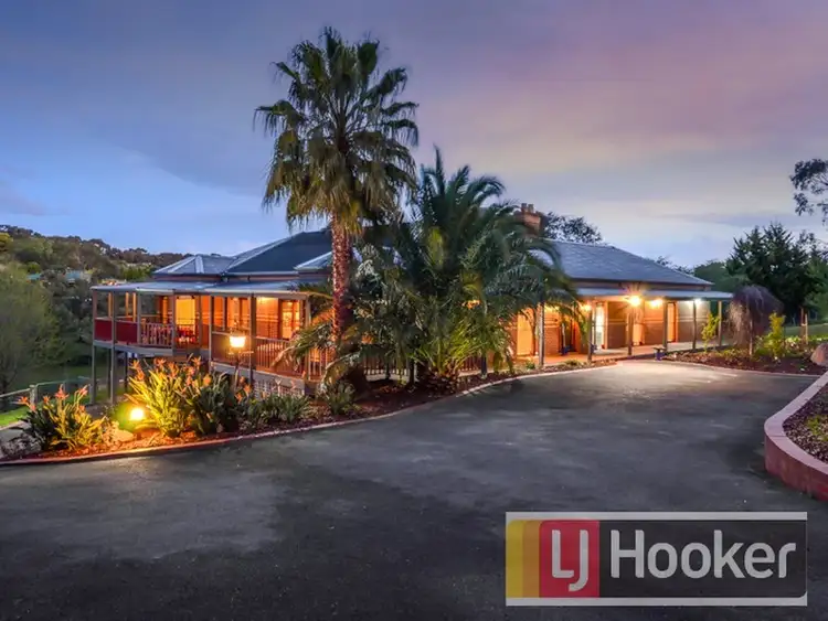 26 Waterford Close, Narre Warren North VIC 3804